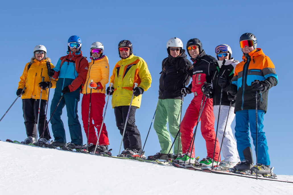 Brillenhalter-Ski - mit Platz für zwölf Brillen am restaurierten Holzski!