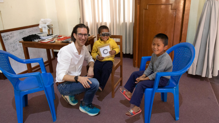 Brillen für Schulkinder in Nepal