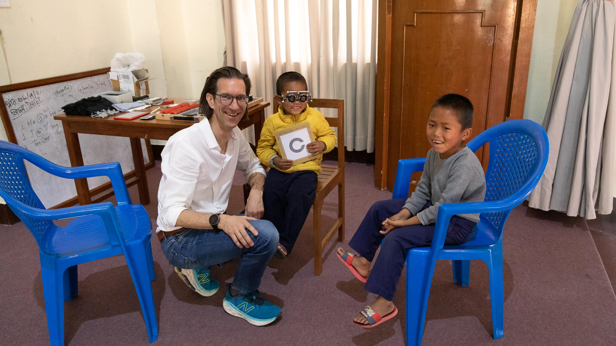 Brillen für Schulkinder in Nepal